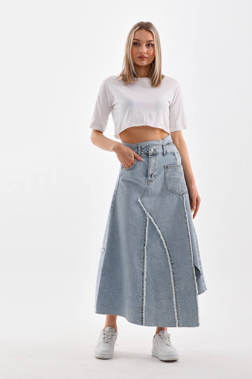 Denim Skirt With Shredded Lines